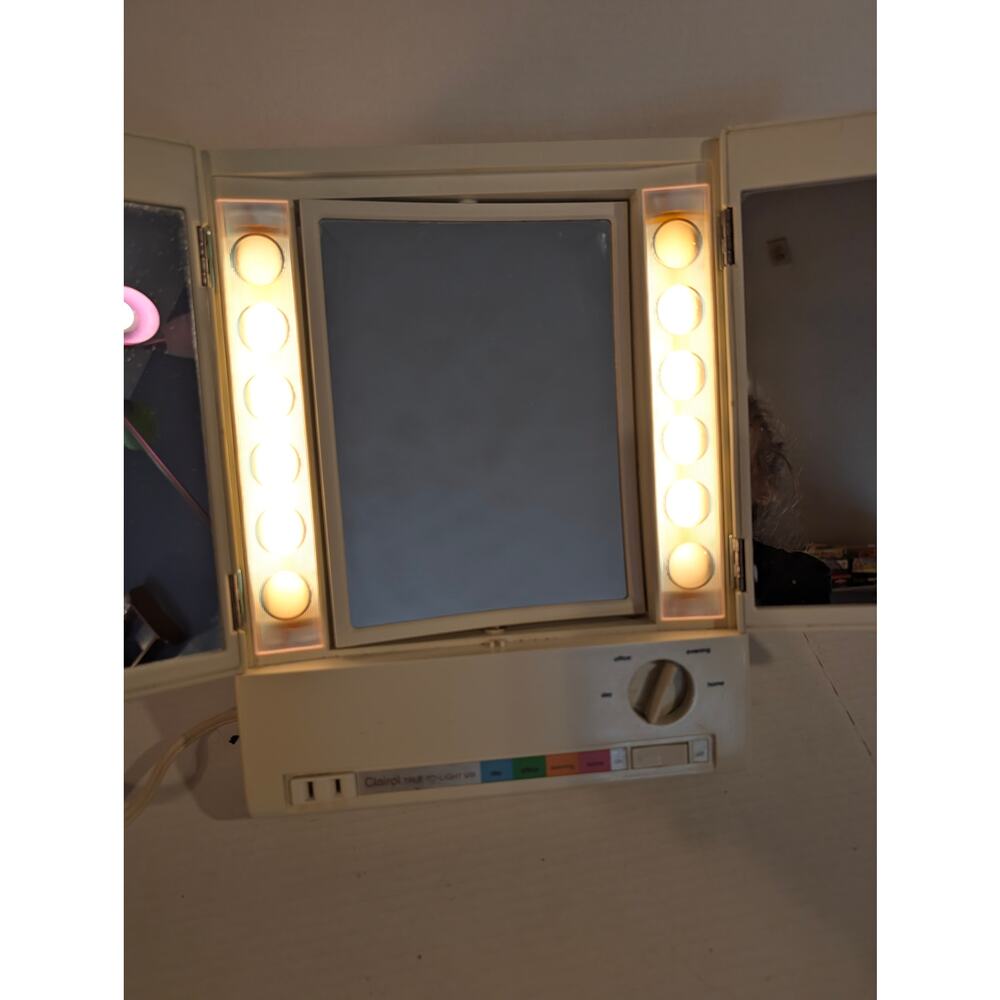 CLAIROL True to Light 3 Way Lighted Make Up Mirror w/2 Side Doors, Outlet LM-8 - Picture 7 of 11